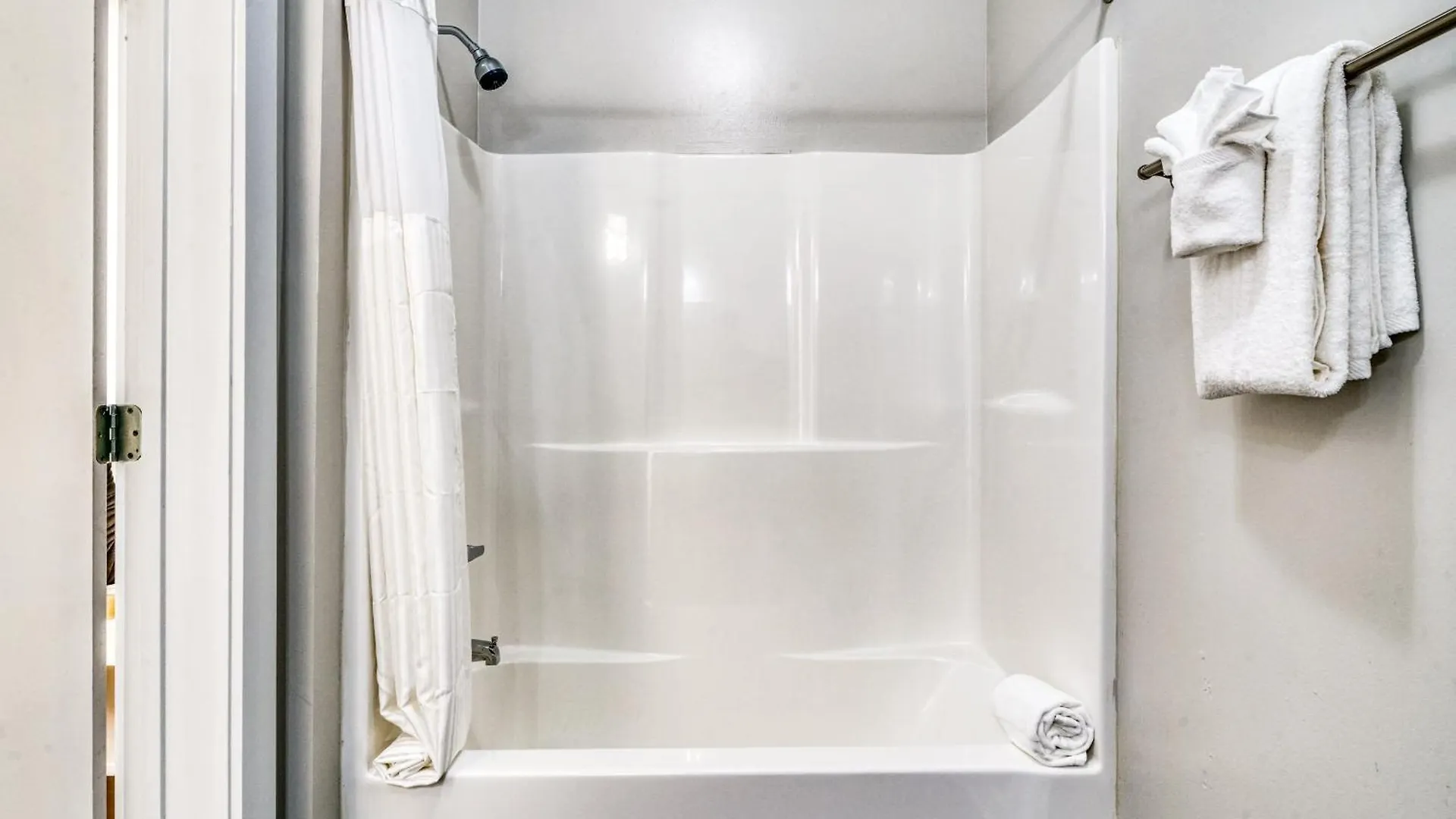 Cozysuites Music Row Spacious 2Br W Free Parking16 纳什维尔