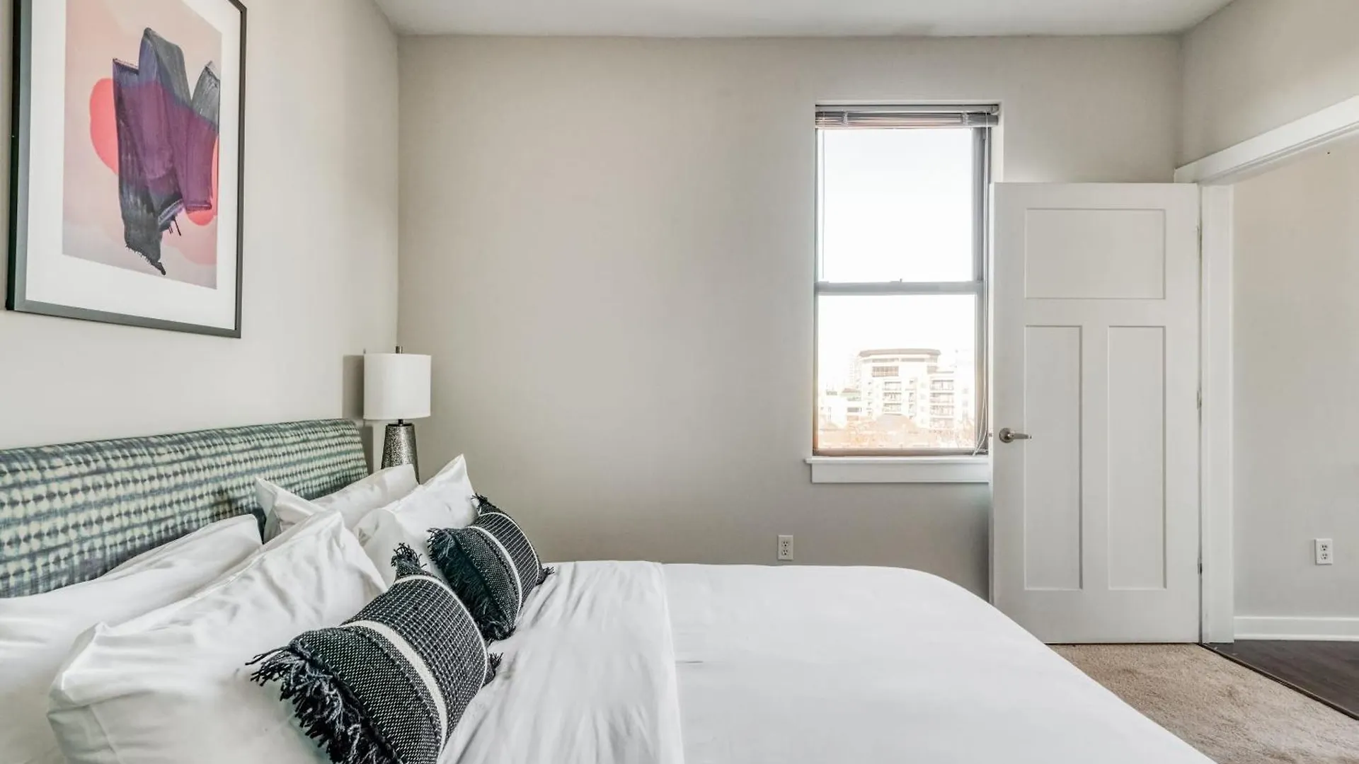 Cozysuites Music Row Spacious 2Br W Free Parking16 纳什维尔 美国