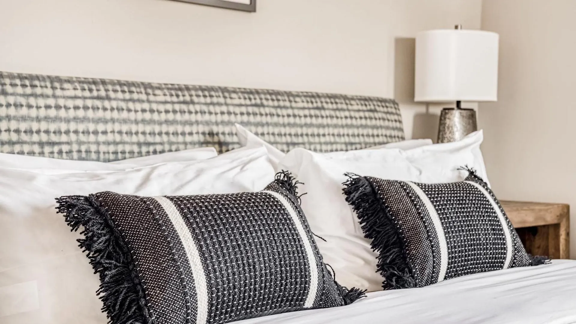 Cozysuites Music Row Spacious 2Br W Free Parking16 纳什维尔 公寓